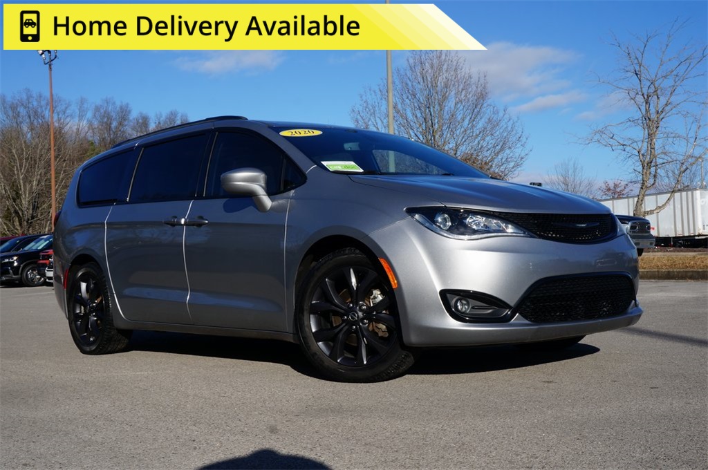 2020 Chrysler Pacifica Touring L's photo