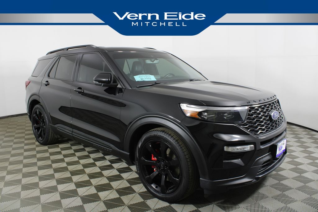 2023 Ford Explorer ST's photo