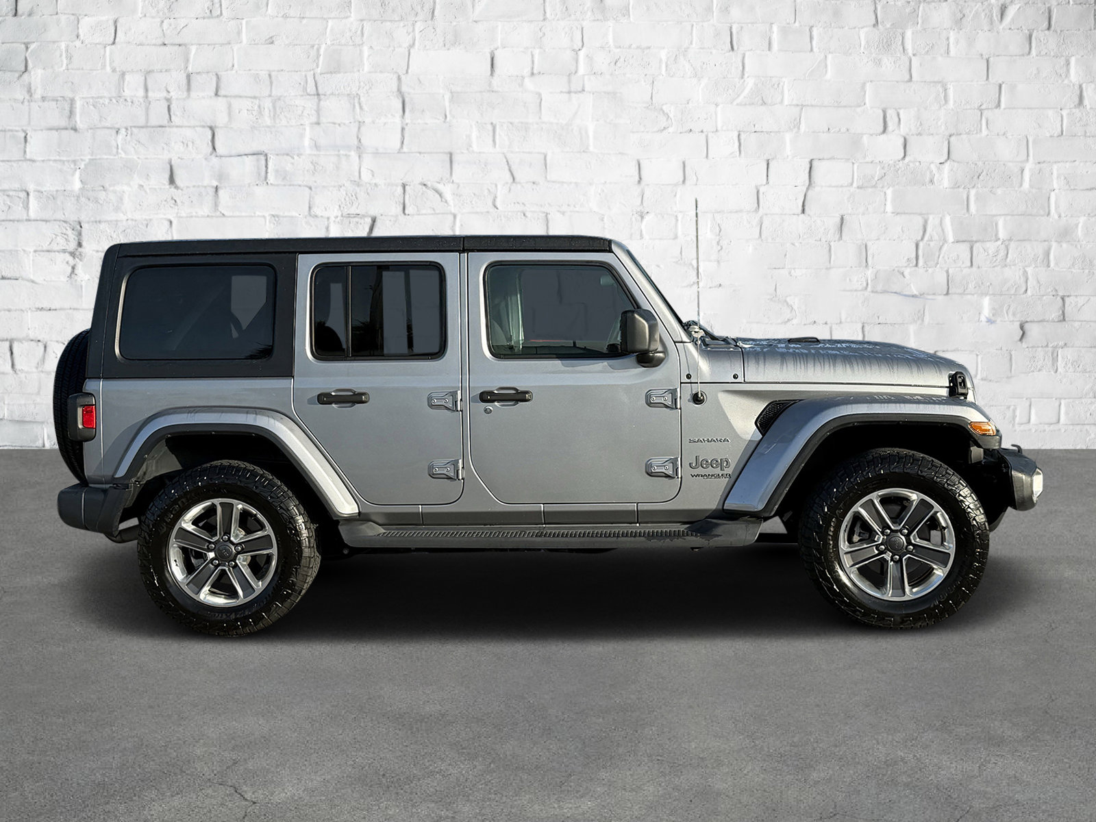 2020 Jeep Wrangler Unlimited Sahara photo 3