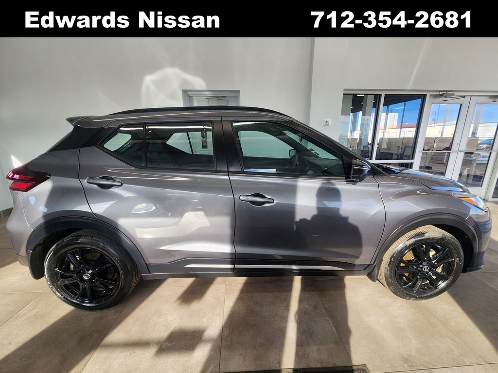 2021 Nissan Kicks SR