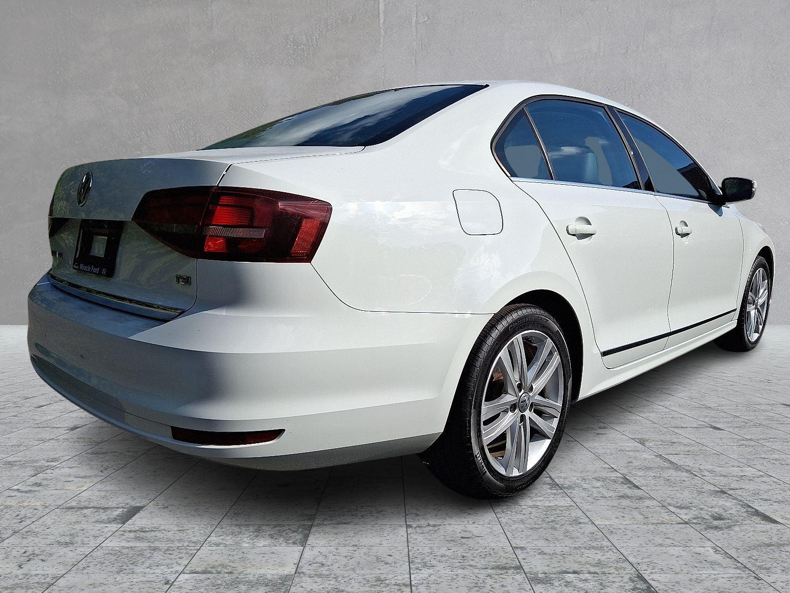 2017 Volkswagen Jetta 1.8T SEL photo 5