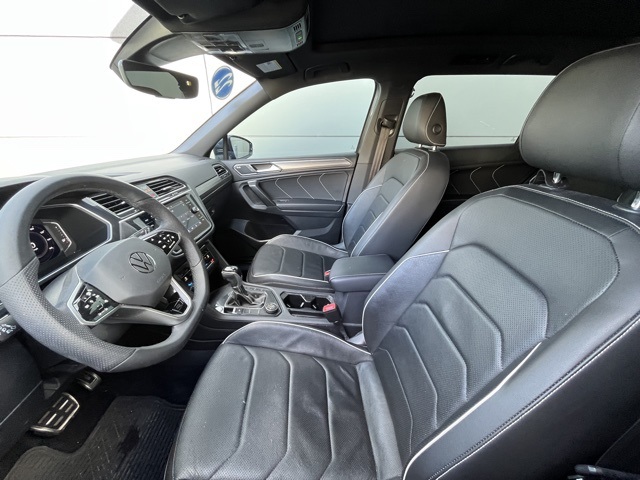 2022 Volkswagen Tiguan SEL Premium R-Line photo 2