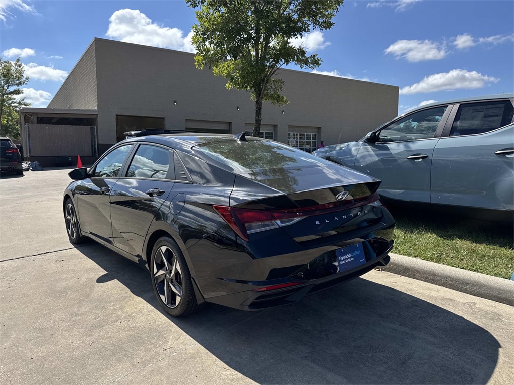 2023 Hyundai Elantra SEL Convenience photo 4