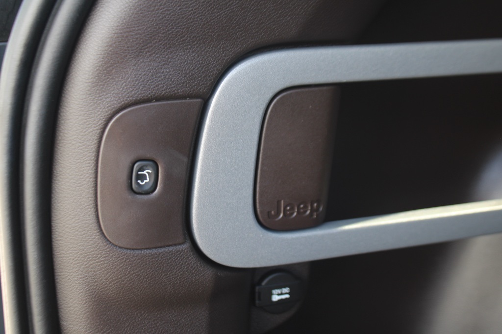 2016 Jeep Cherokee Trailhawk photo 37