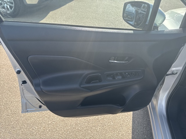 2023 Nissan Versa 1.6 SV photo 12