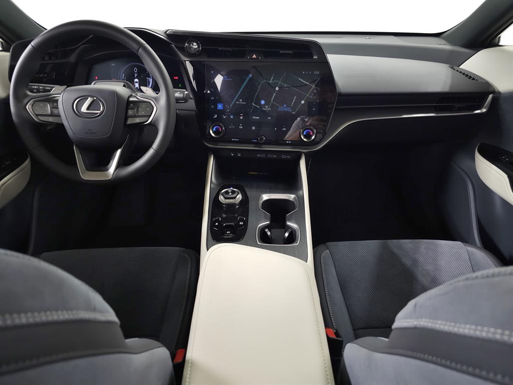 2024 Lexus RZ 300e photo 24