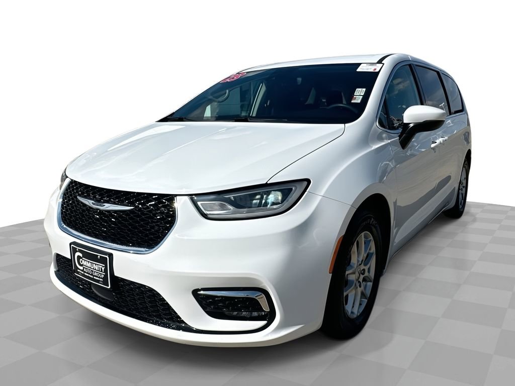 2023 Chrysler Pacifica Touring L's photo