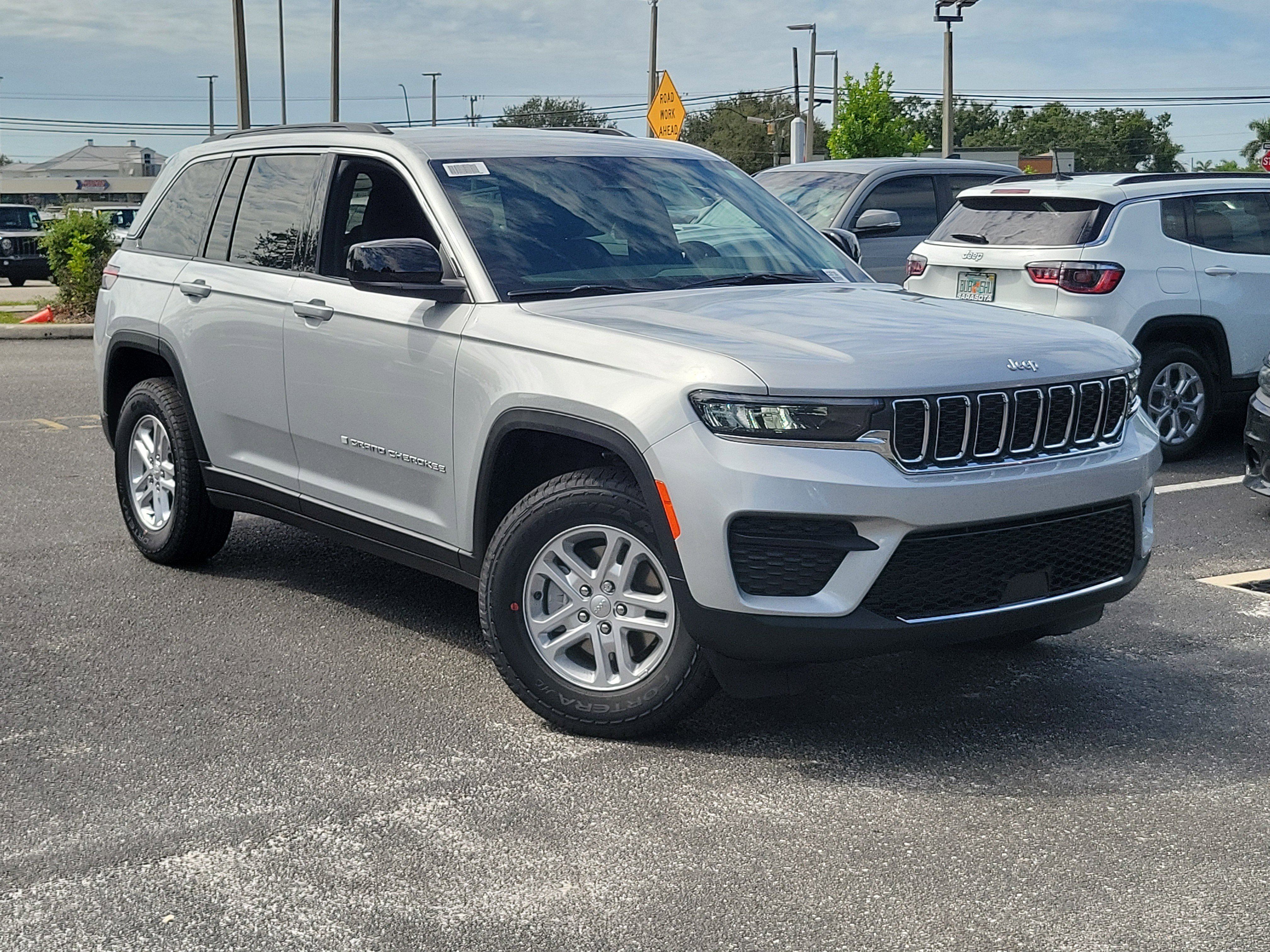 2025 Jeep Grand Cherokee Laredo's photo