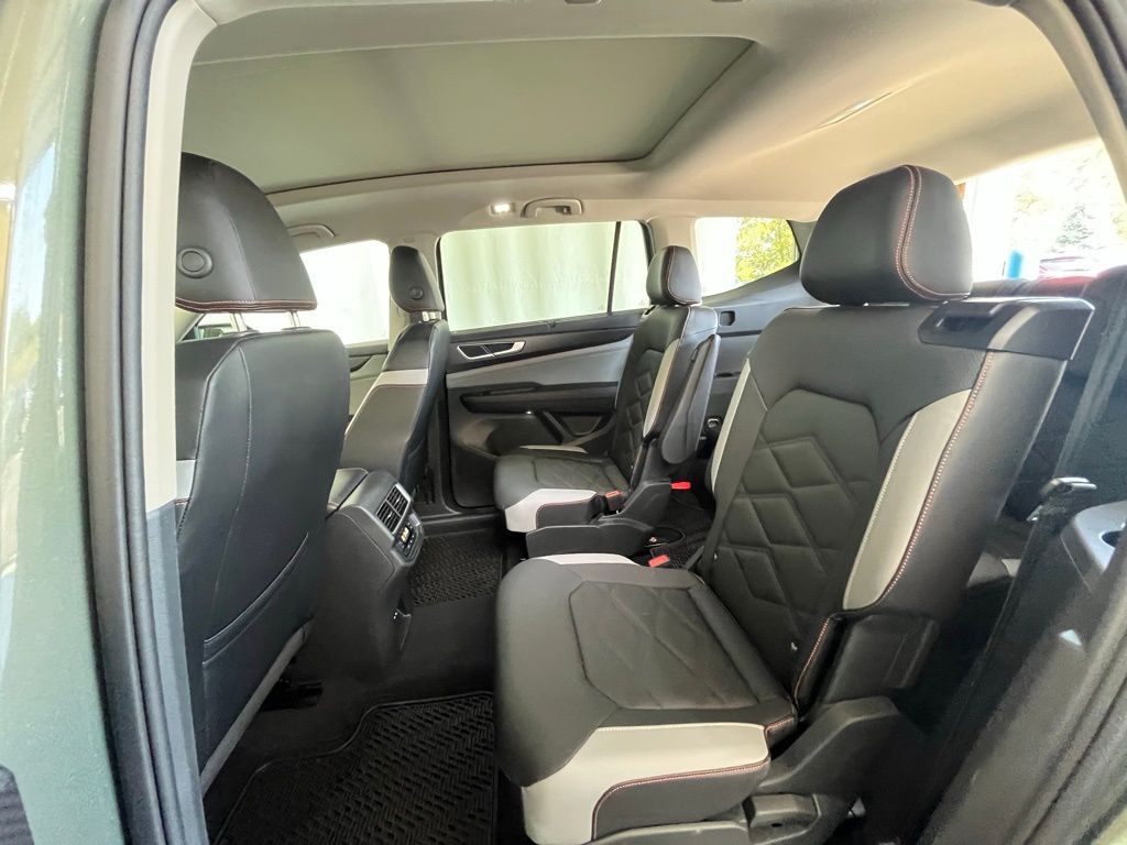 2025 Volkswagen Atlas Peak Edition SE photo 21