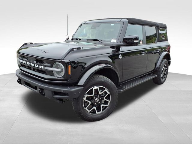 2024 Ford Bronco Outer Banks photo 2