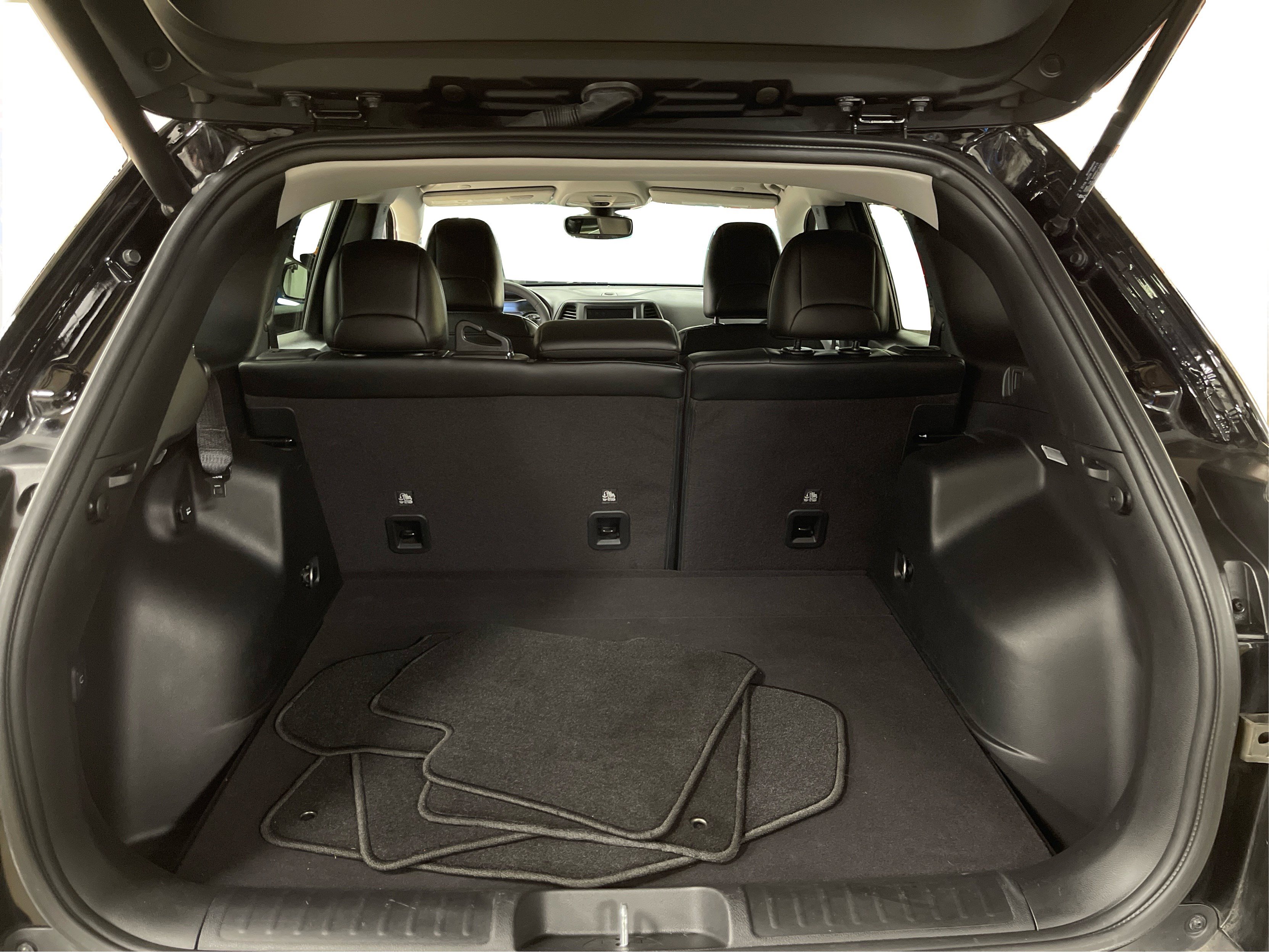 2022 Jeep Cherokee Latitude Lux photo 14