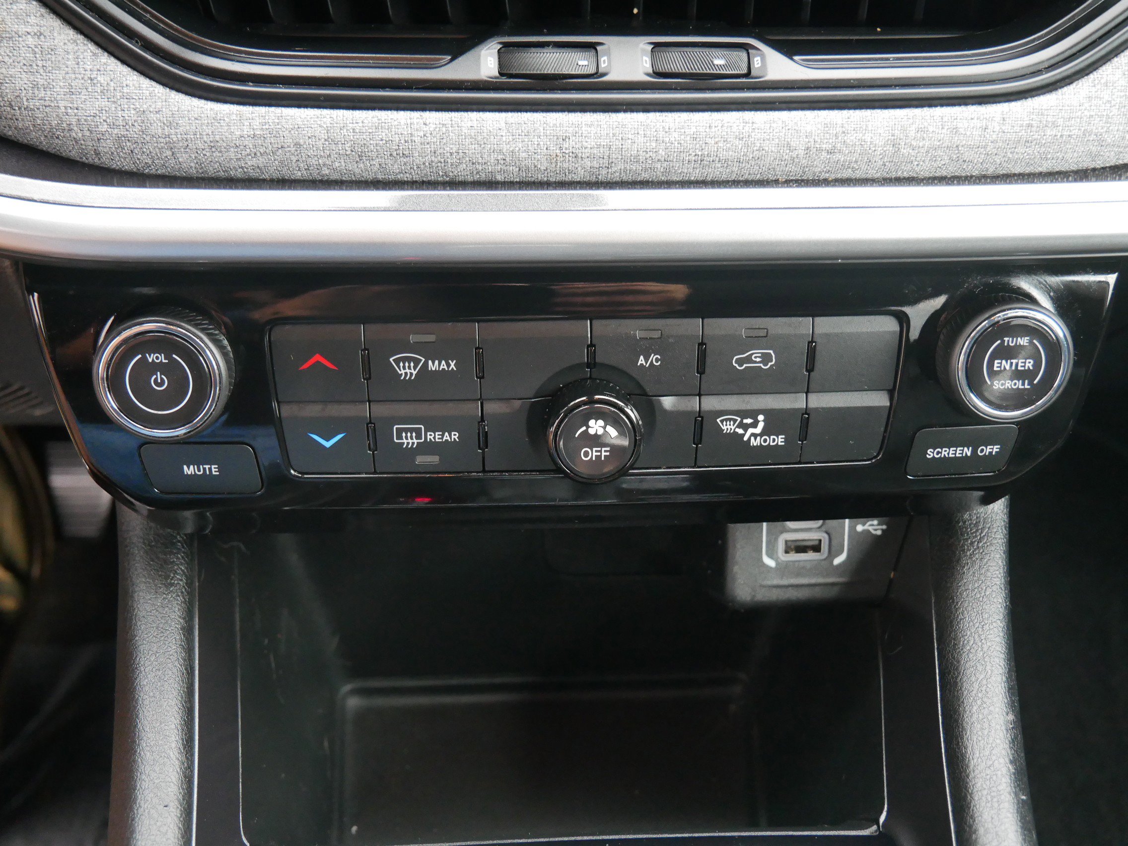 2022 Jeep Compass Latitude Lux photo 23