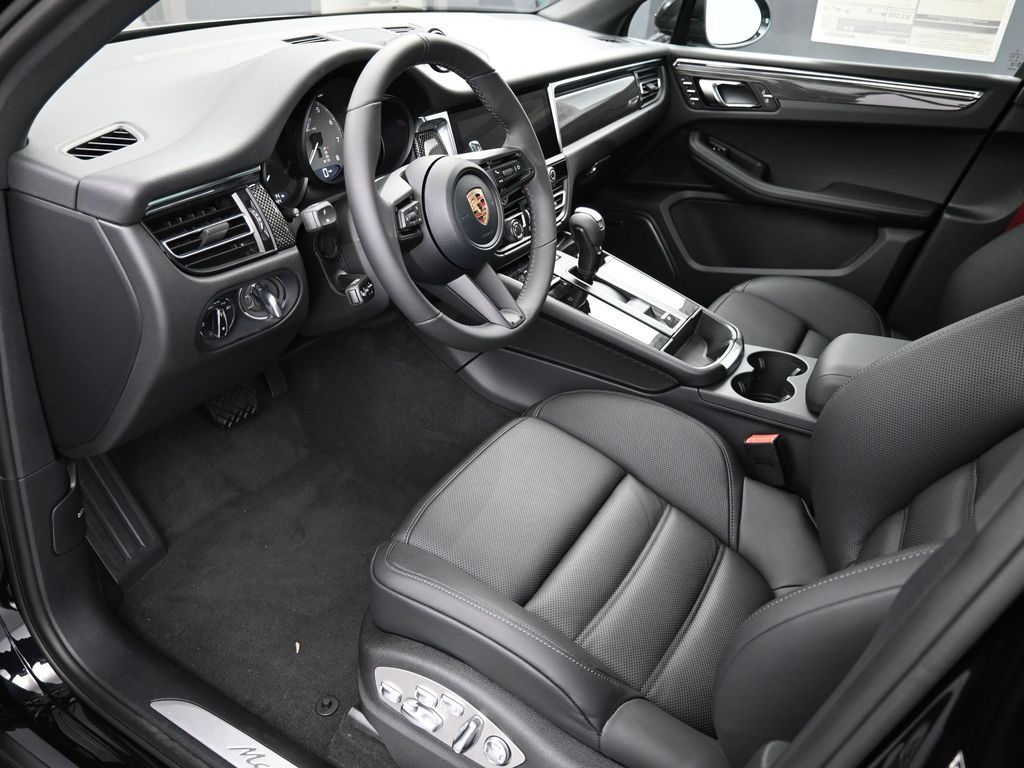 2026 Porsche Macan S photo 4