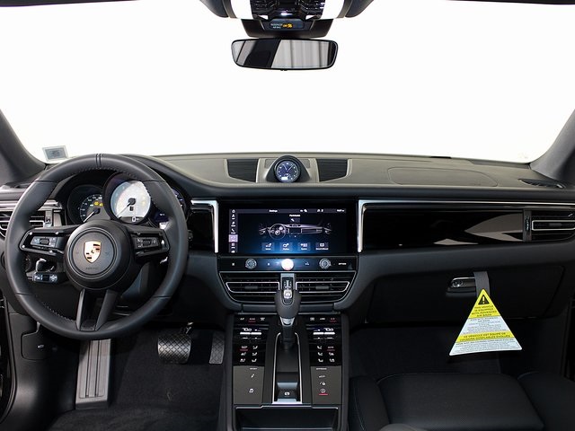 2025 Porsche Macan S photo 13