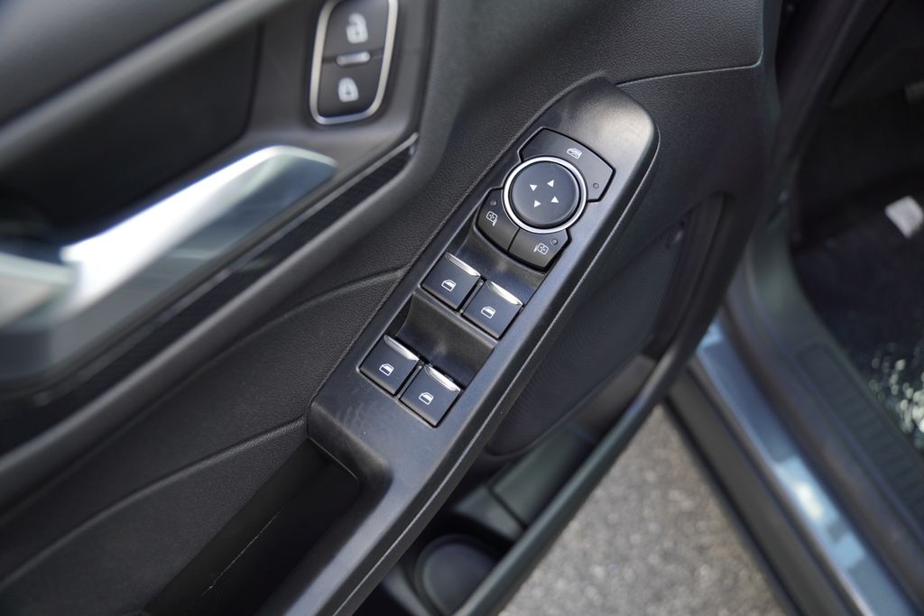 2025 Ford Escape ST-Line photo 11