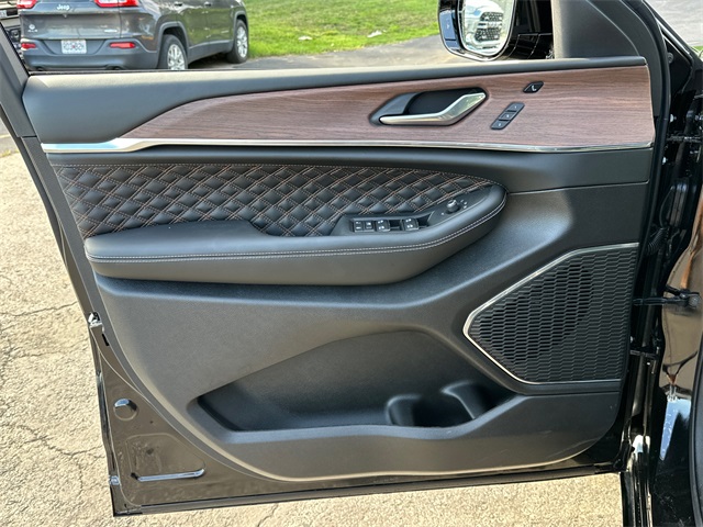 2025 Jeep Grand Cherokee Summit photo 32