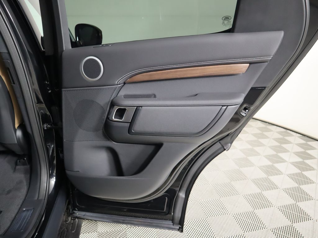 2025 Land Rover Discovery SE photo 25