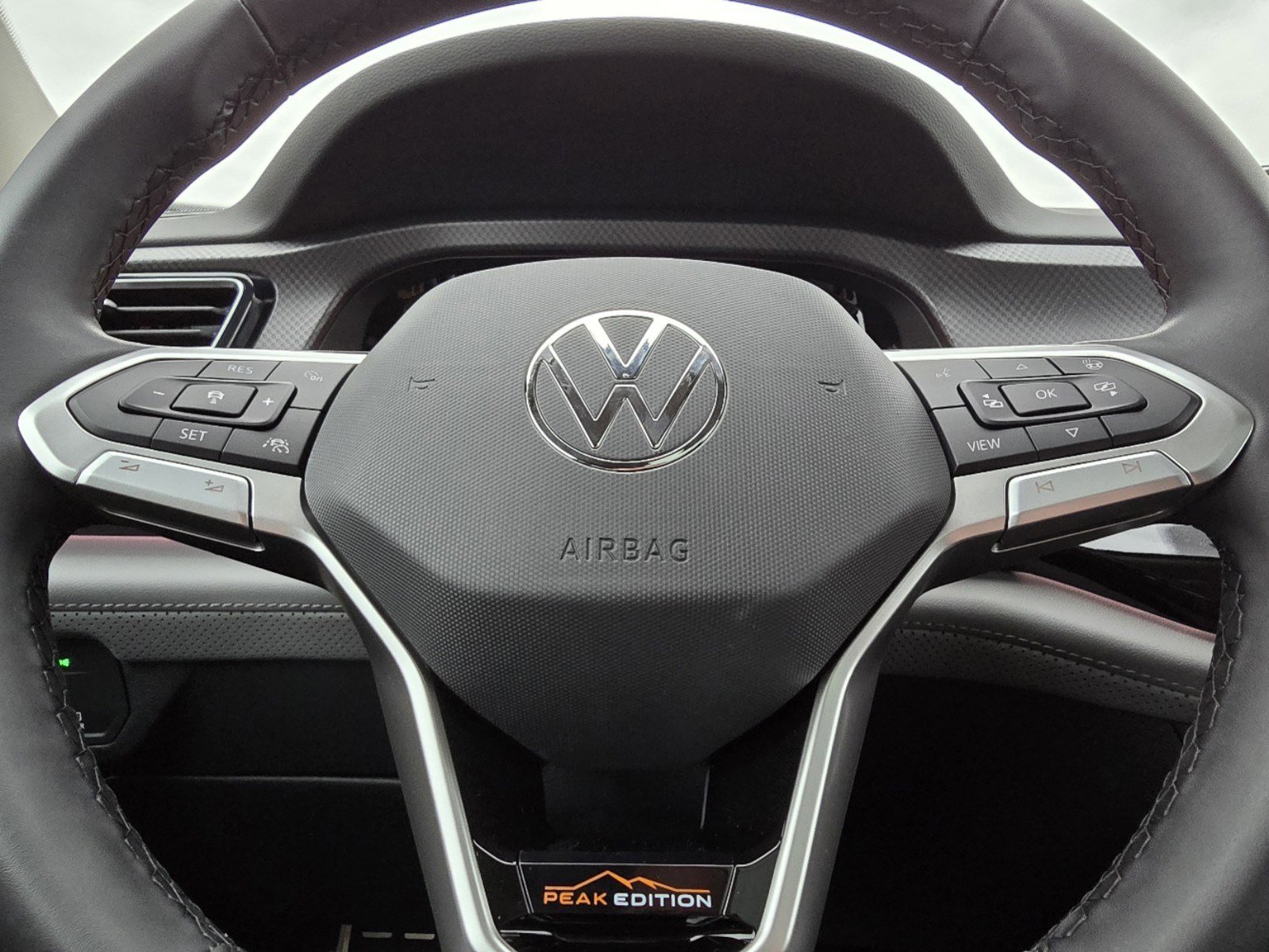 2025 Volkswagen Atlas Peak Edition photo 15