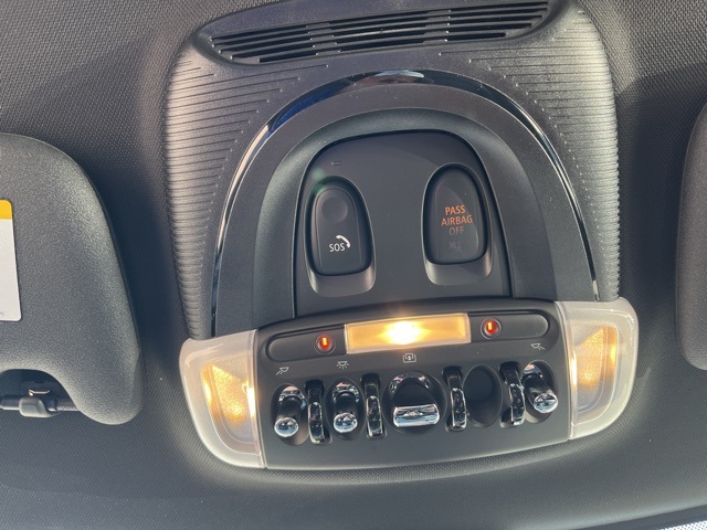 2021 Mini Cooper 2 Door Hardtop Oxford Edition photo 17