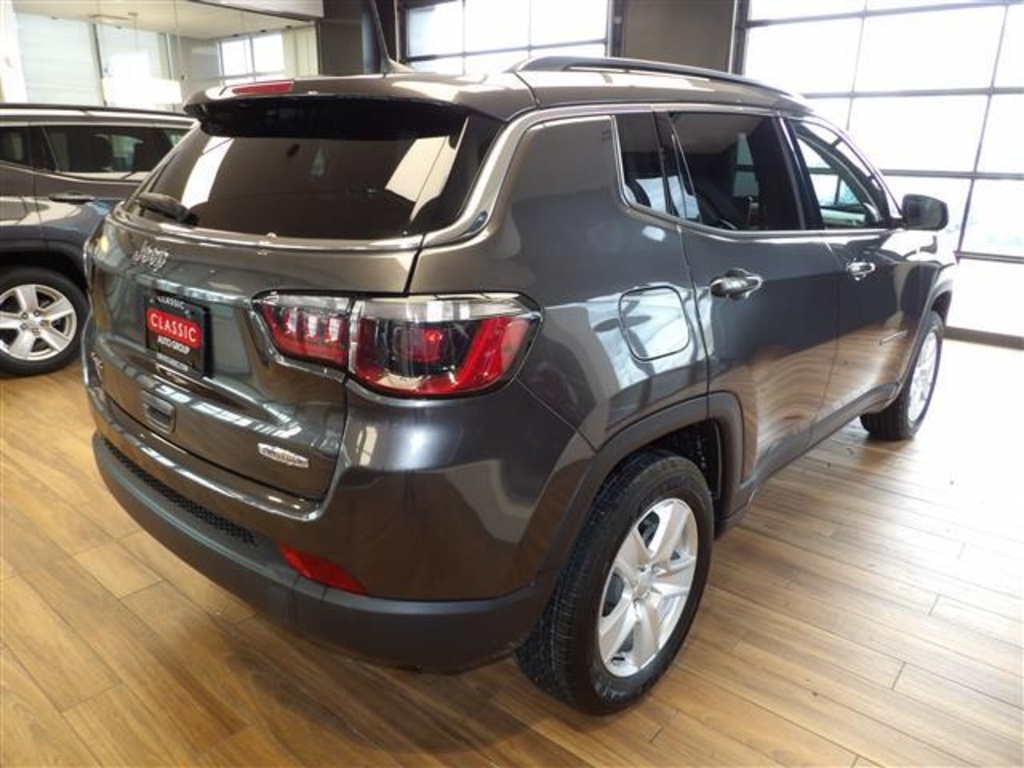 2022 Jeep Compass Latitude photo 5