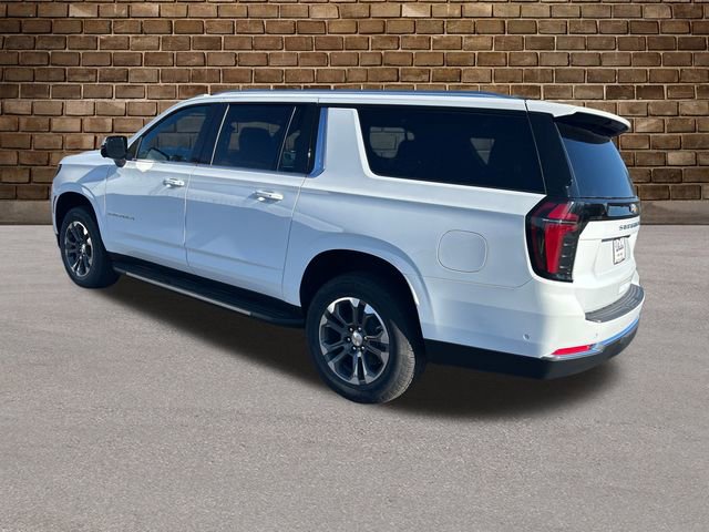 2026 Chevrolet Suburban LS photo 3