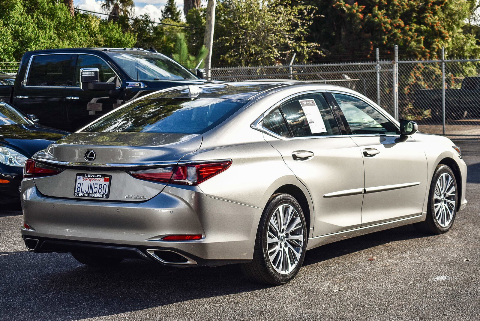 2019 Lexus ES 350 photo 2