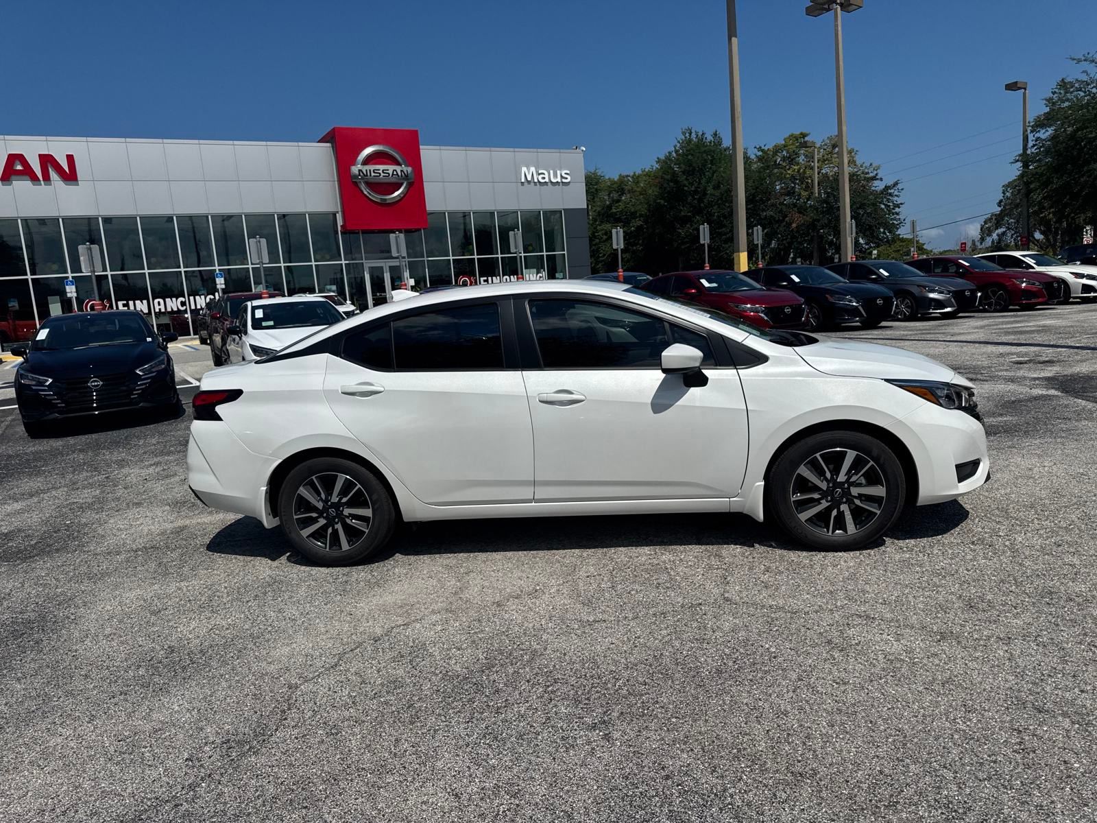 2025 Nissan Versa 1.6 SV photo 4