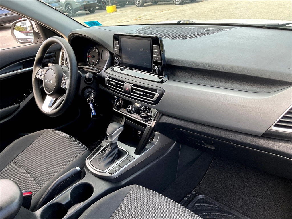 2023 Kia Seltos LX photo 11