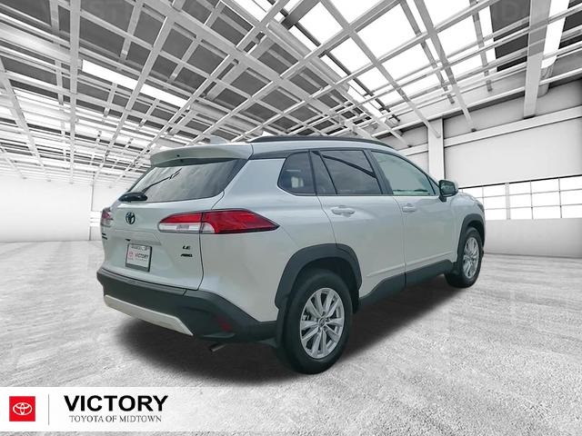 2024 Toyota Corolla Cross LE photo 3