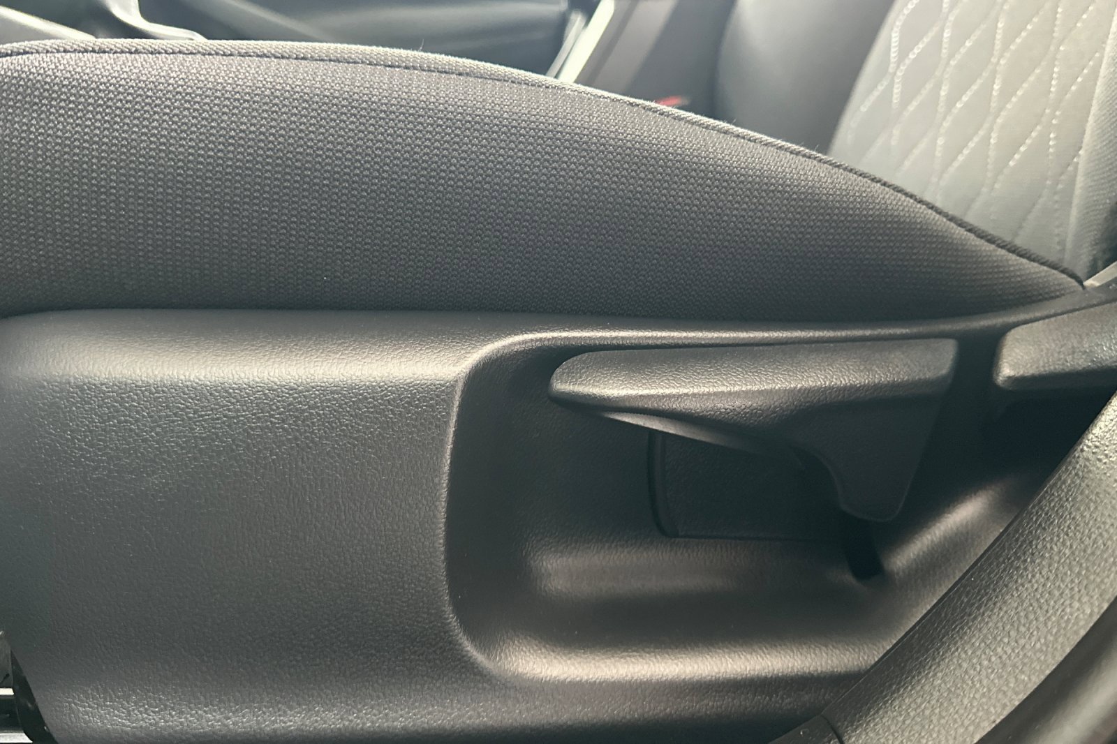 2024 Toyota Corolla LE photo 13