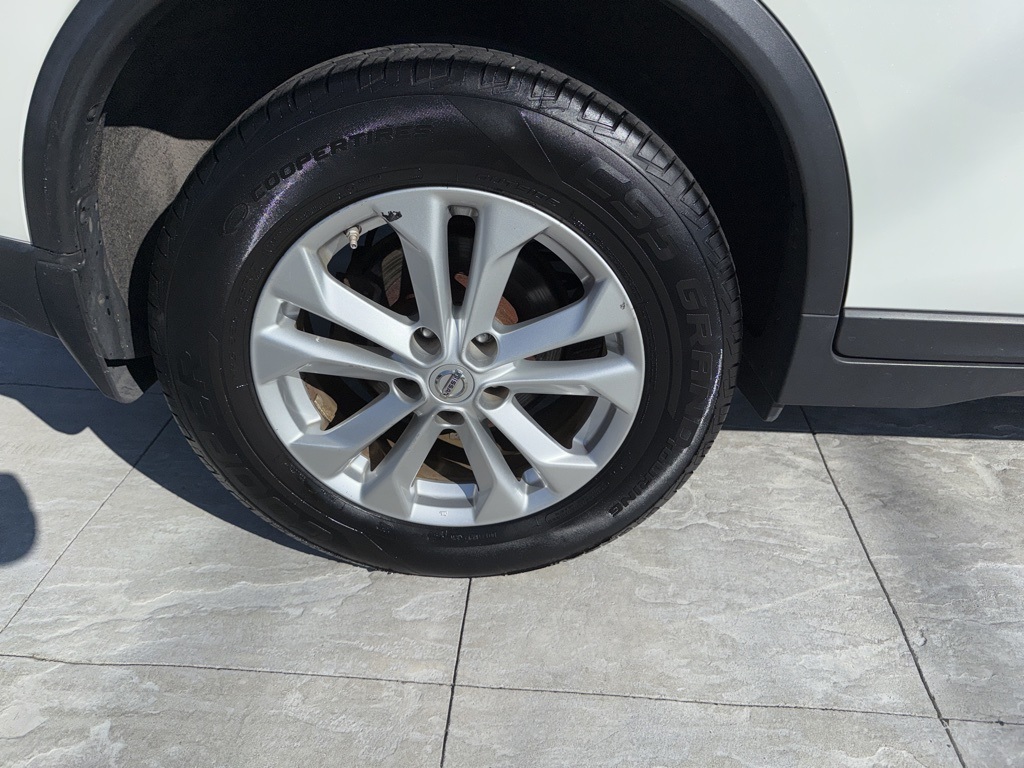 2016 Nissan Rogue SV photo 7