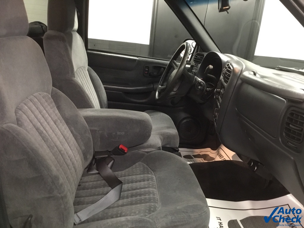 2000 Chevrolet S-10 Pickup photo 28