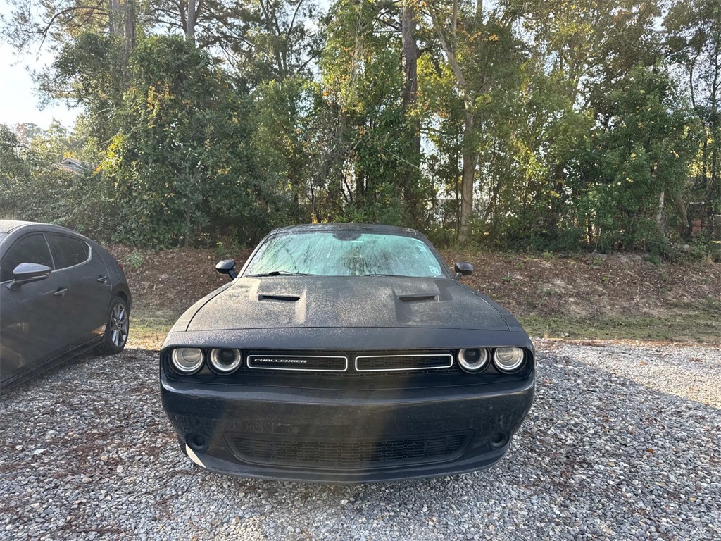 2019 Dodge Challenger SXT photo 2