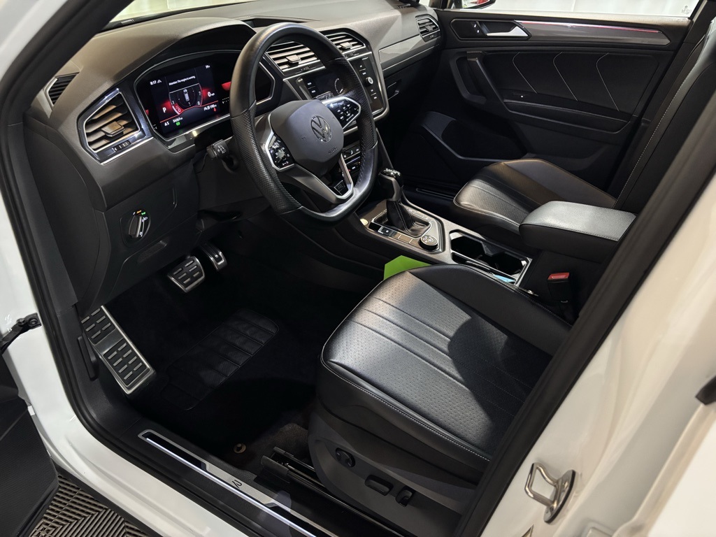 2022 Volkswagen Tiguan SE R-Line Black photo 4