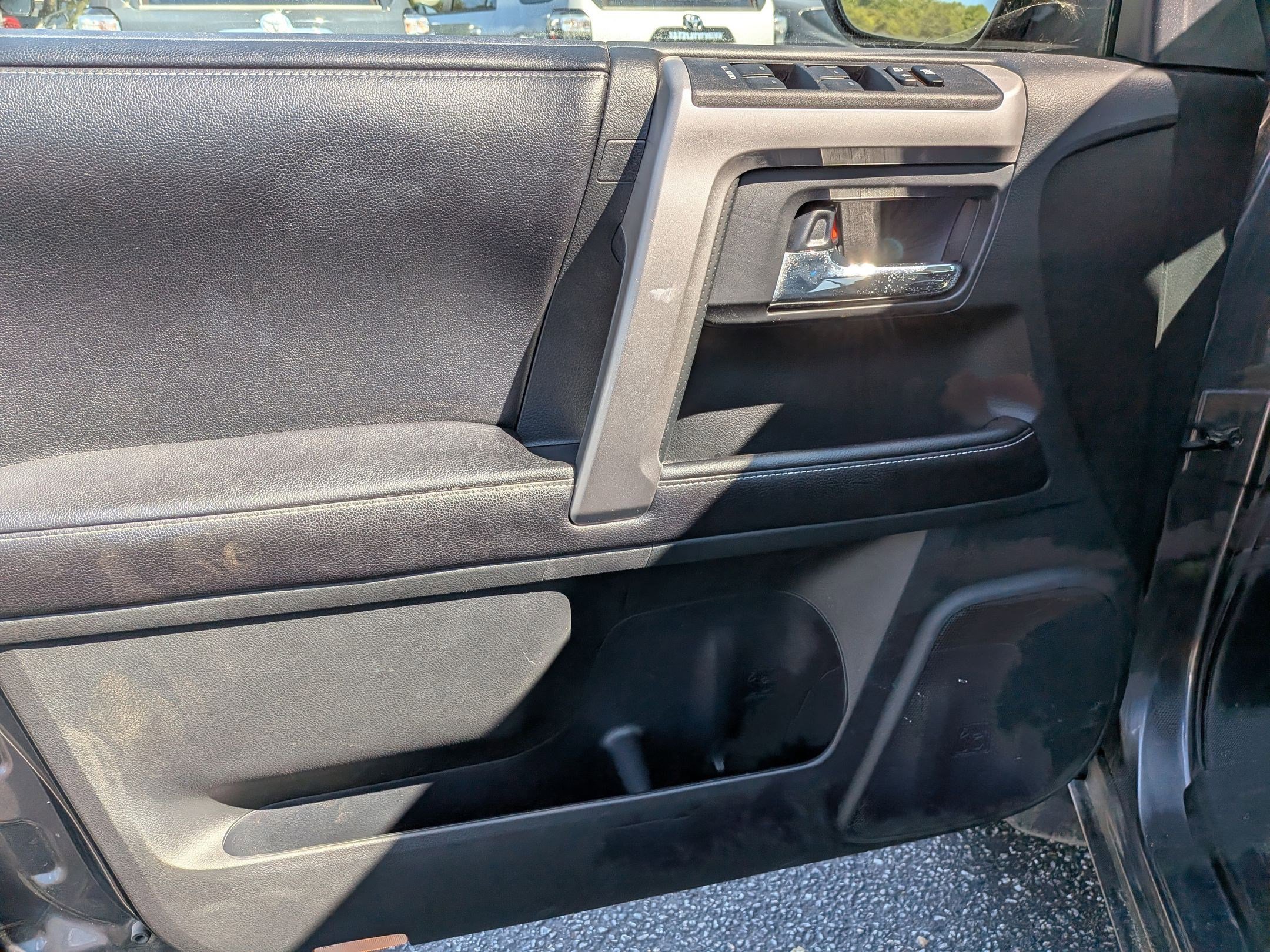 2016 Toyota 4Runner SR5 photo 6