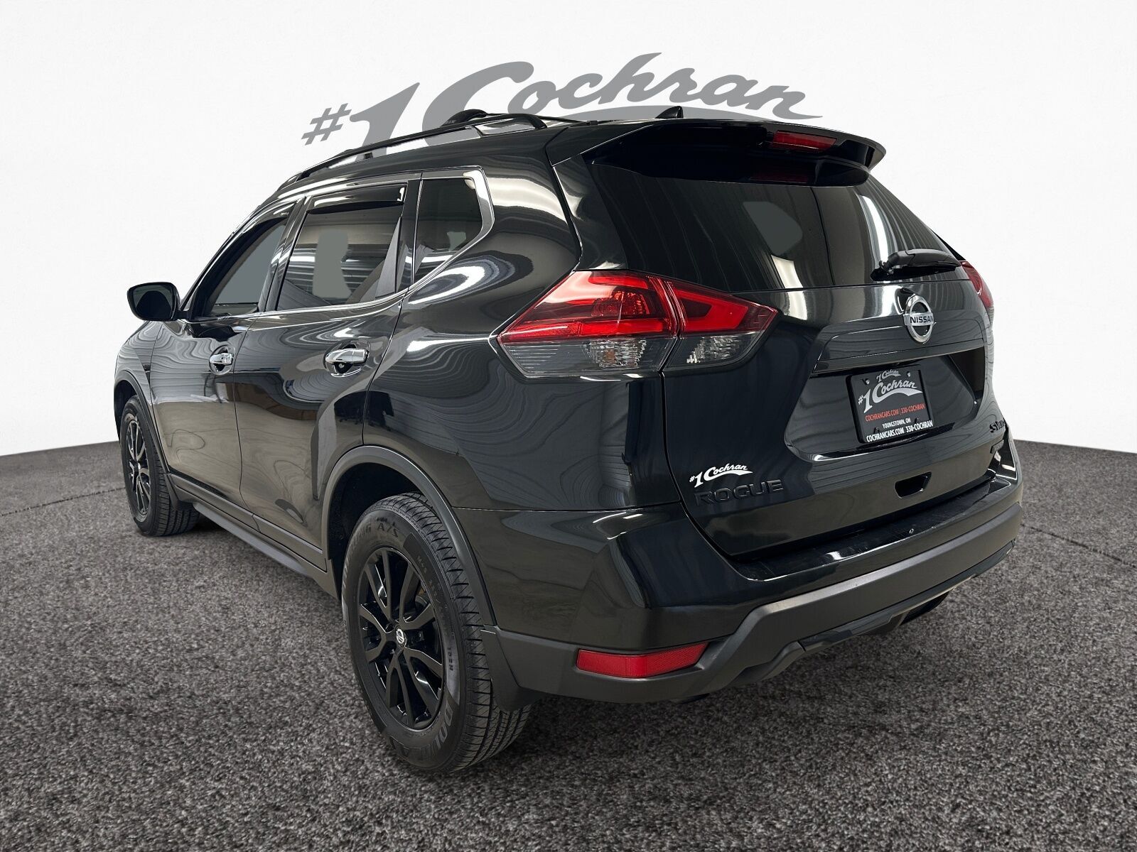 2018 Nissan Rogue SV photo 2