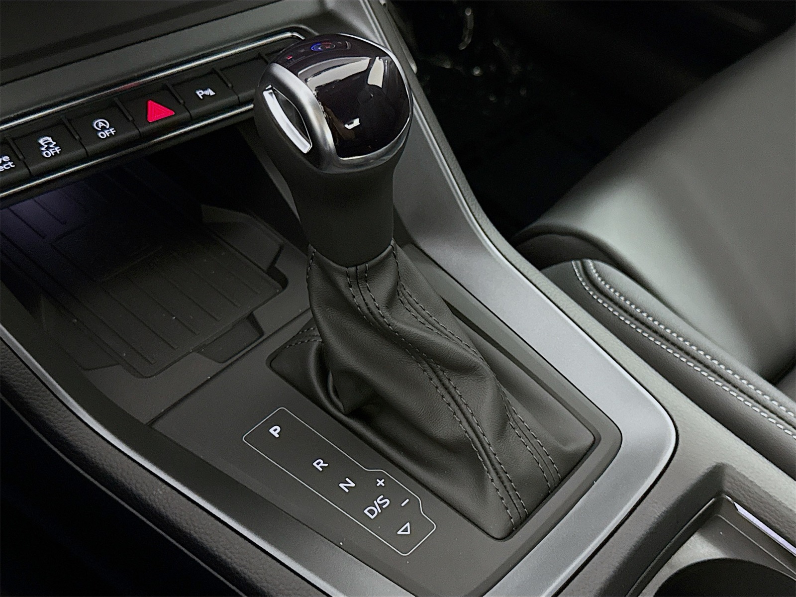 2025 Audi Q3 S line Premium photo 15