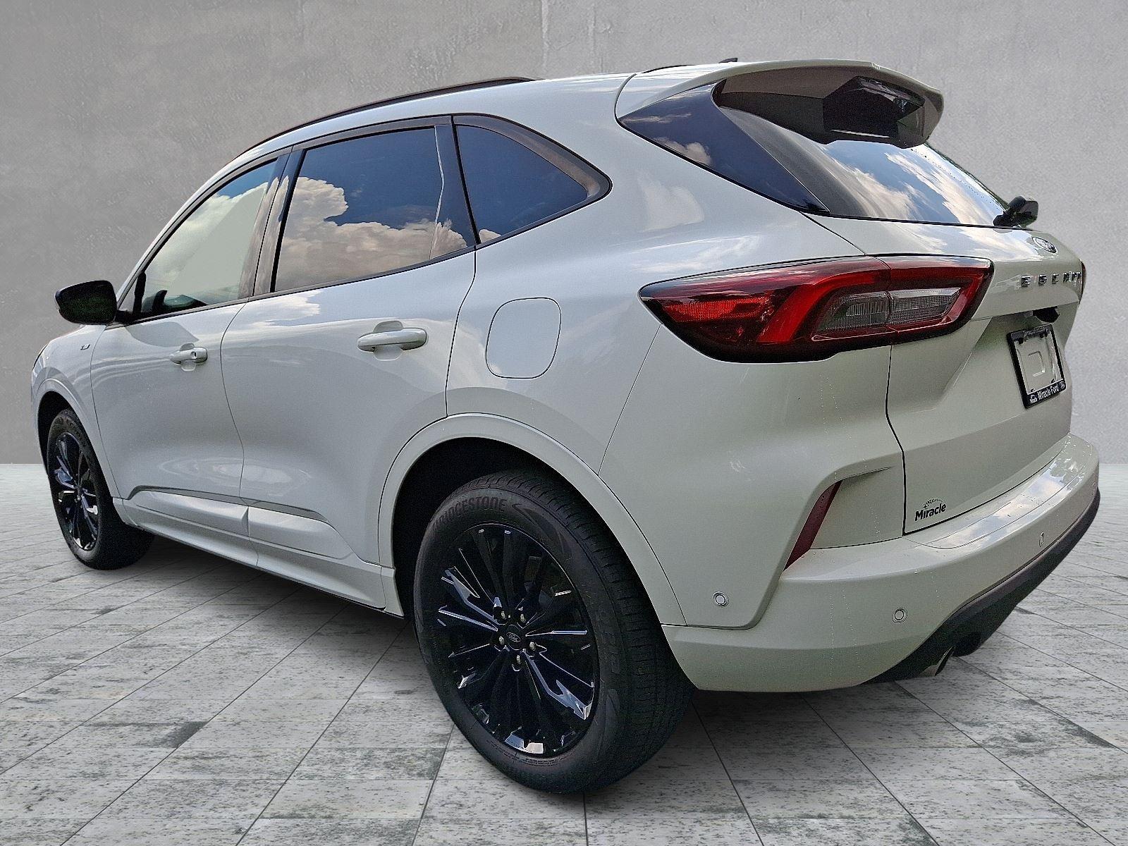 2024 Ford Escape ST-Line Elite photo 4