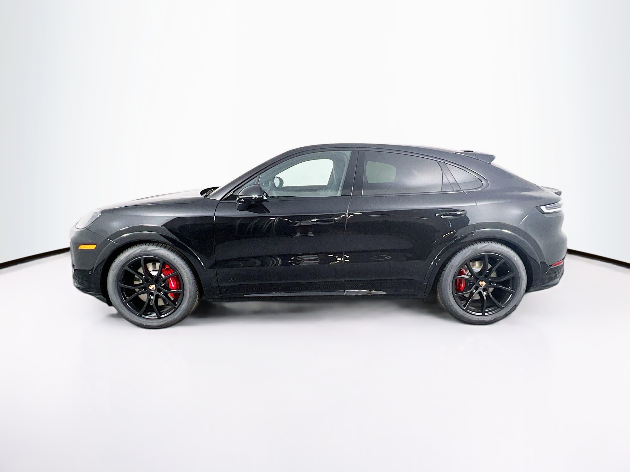 2025 Porsche Cayenne GTS Coupe photo 2