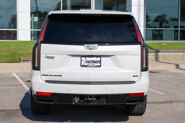 Used 2021 White Cadillac Sport image 4