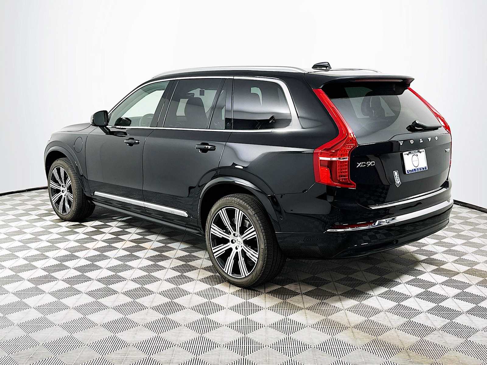 2025 Volvo XC90 T8 AWD Plus photo 4