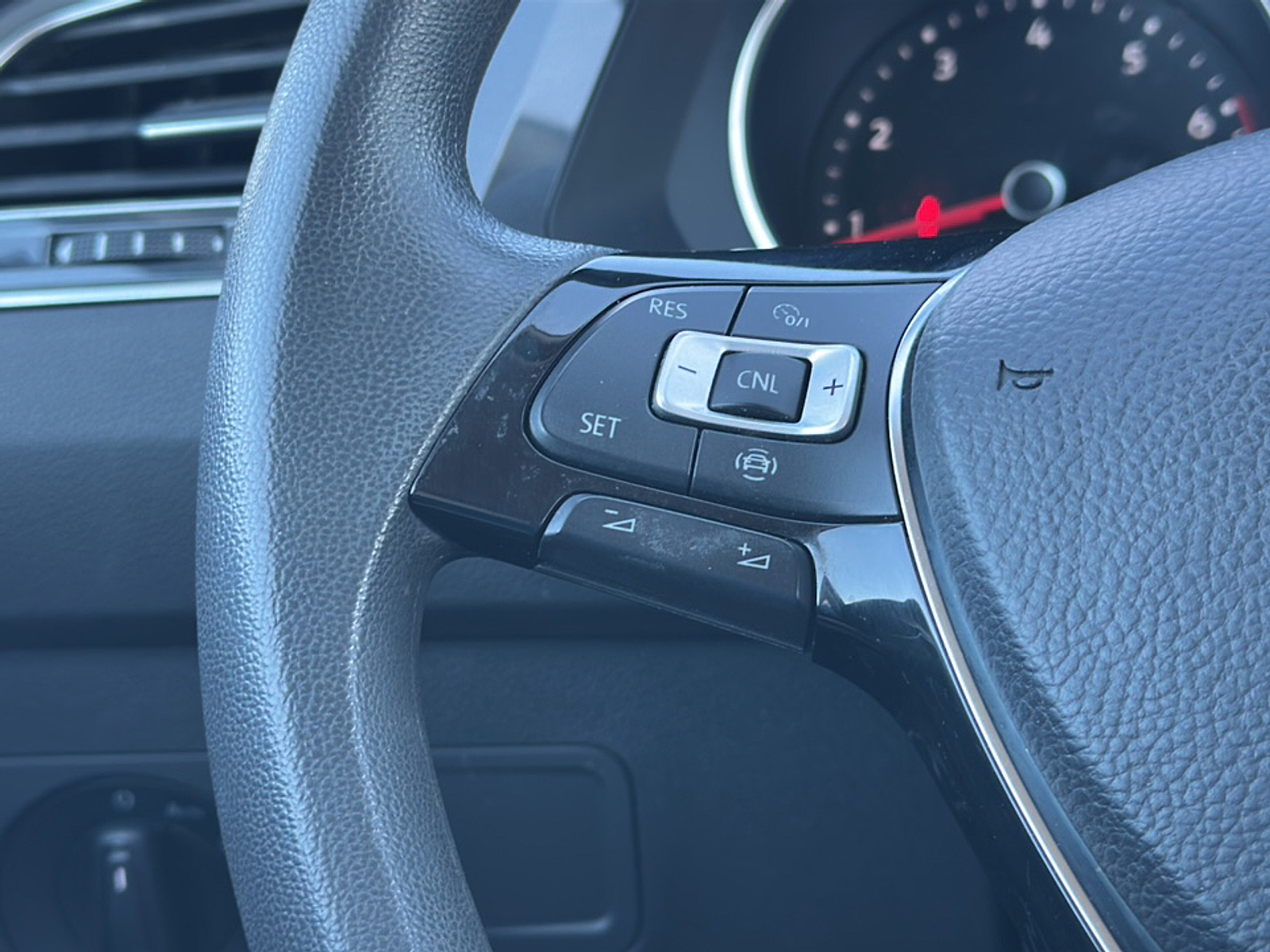 2021 Volkswagen Tiguan S photo 13