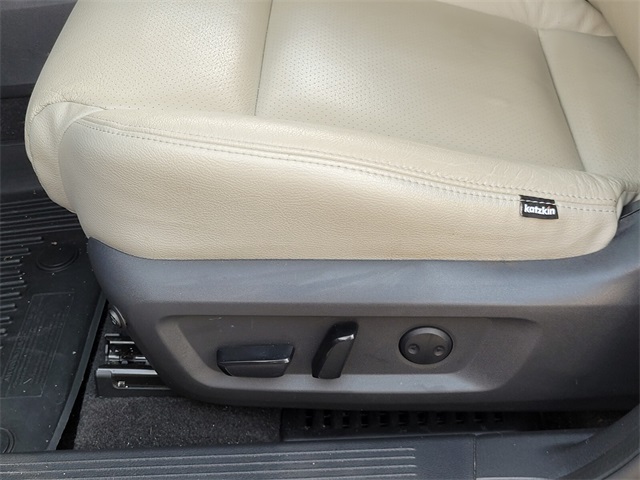2022 Nissan Rogue SV photo 8
