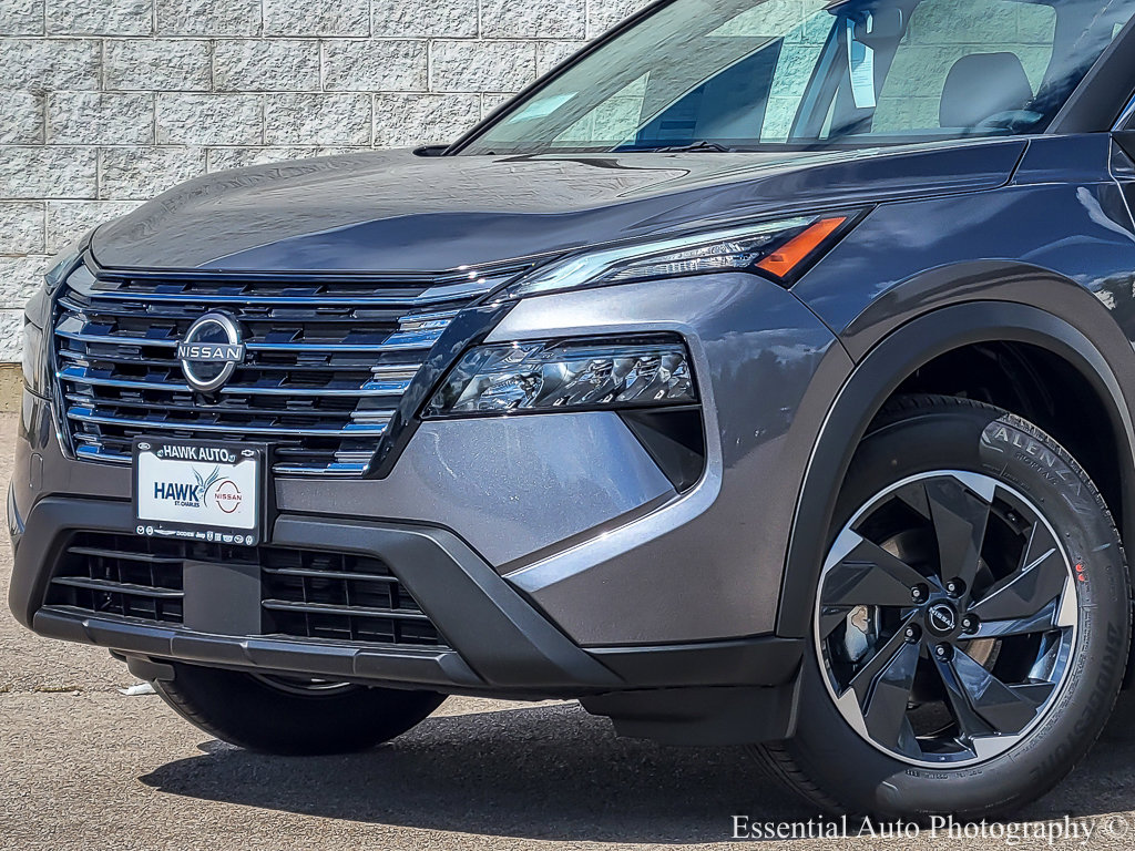 2026 Nissan Rogue SV photo 2