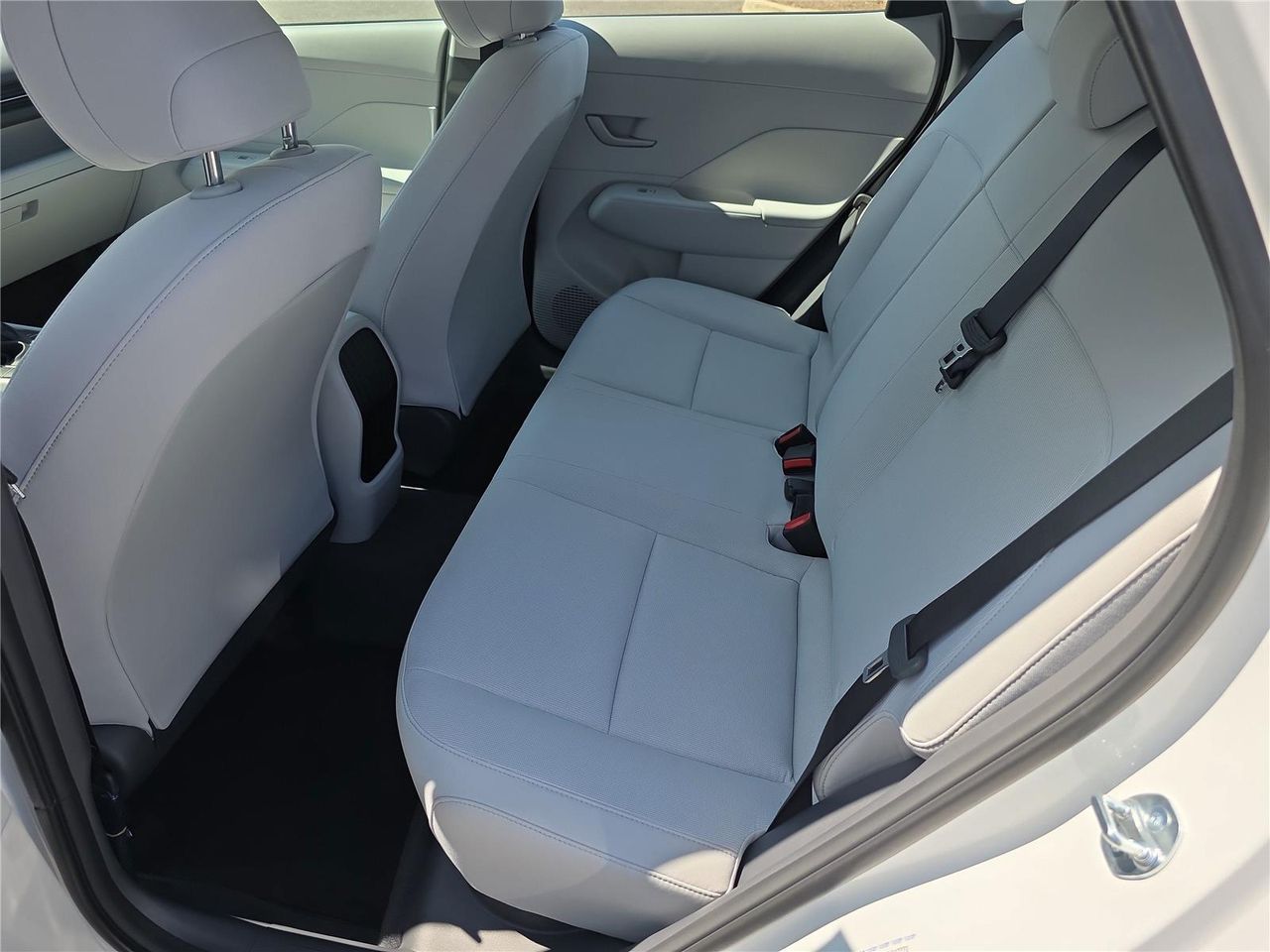 2026 Hyundai Kona SE photo 6