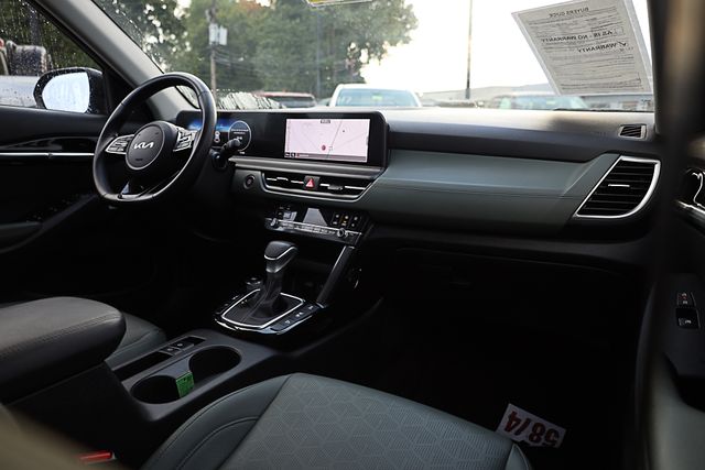 2024 Kia Seltos SX photo 34