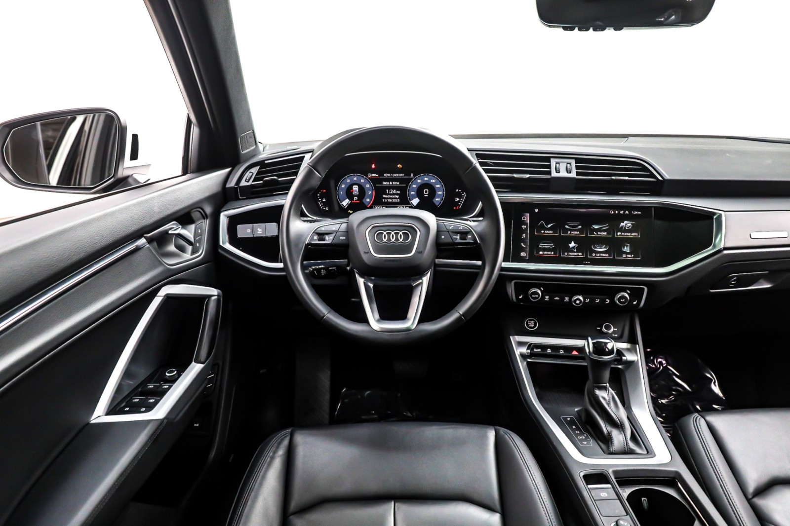 2025 Audi Q3 S line Premium Plus 45 TFSI photo 4