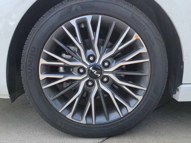 2024 Kia Forte GT-Line photo 9