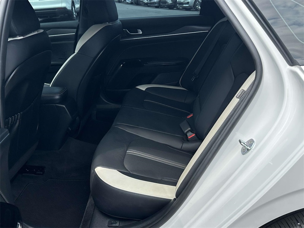 2025 Kia K5 GT-Line photo 9