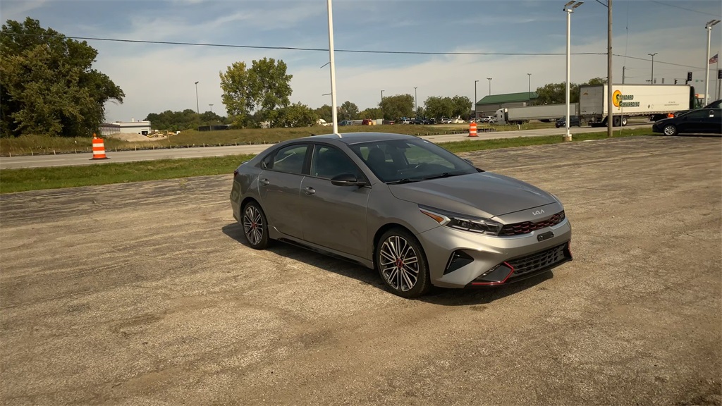 2022 Kia Forte GT photo 2